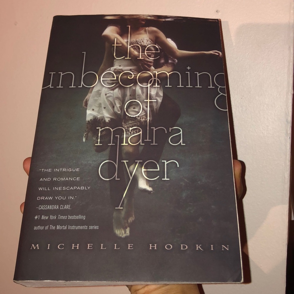 The Unbecoming of Mara Dyer by Michelle Hodkin